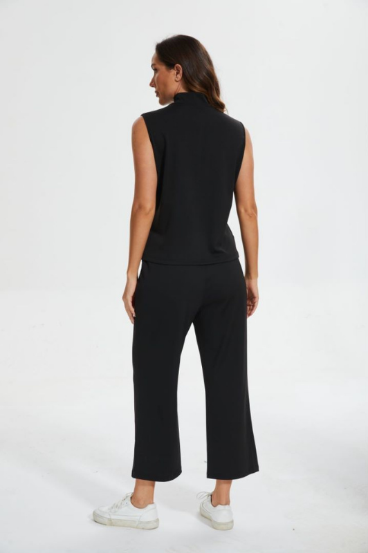 Black Women’s Wide-Leg Cropped Pant Lounge Set on the model
