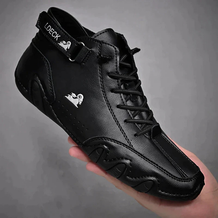 Black Unisex Minimalist Zero Drop Barefoot Shoes on the model