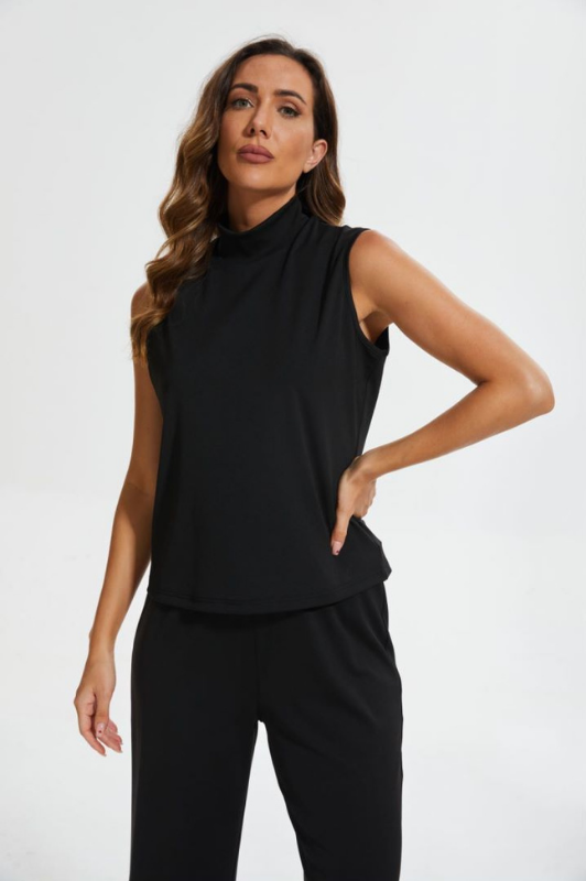 Black Women’s Wide-Leg Cropped Pant Lounge Set on the model