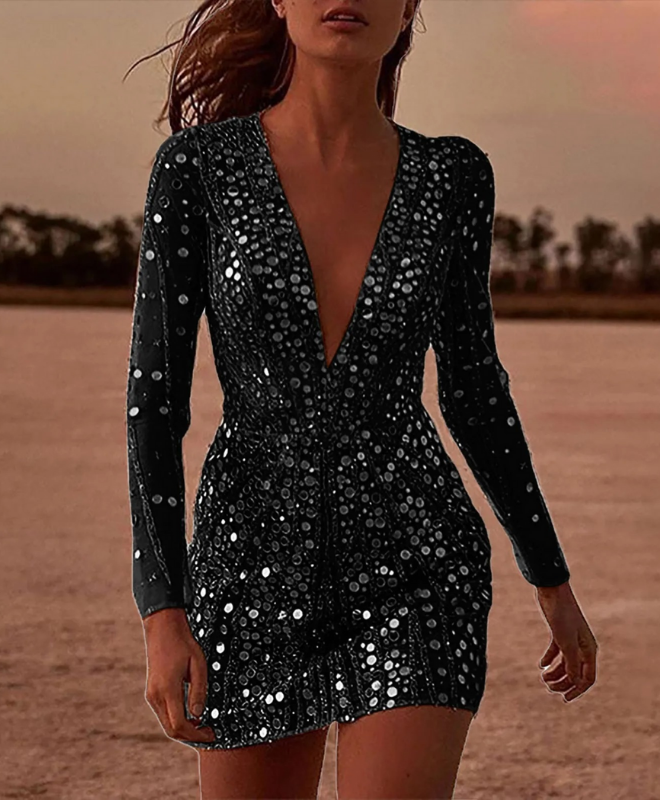 Black Women’s Curve-Hugging Glitter Sequin Cocktail Dress on the model