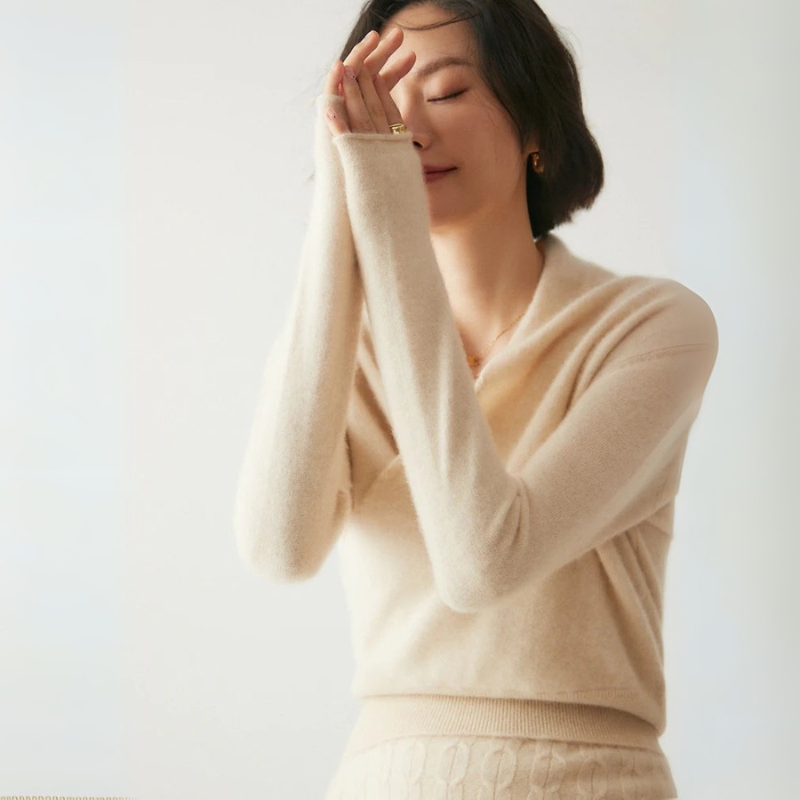 Women's Stylish Cashmere Sweater with Crossover Collar