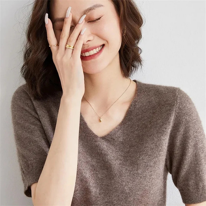 Women's V-Neck Plain Knit Top for Minimalist Daily Wear