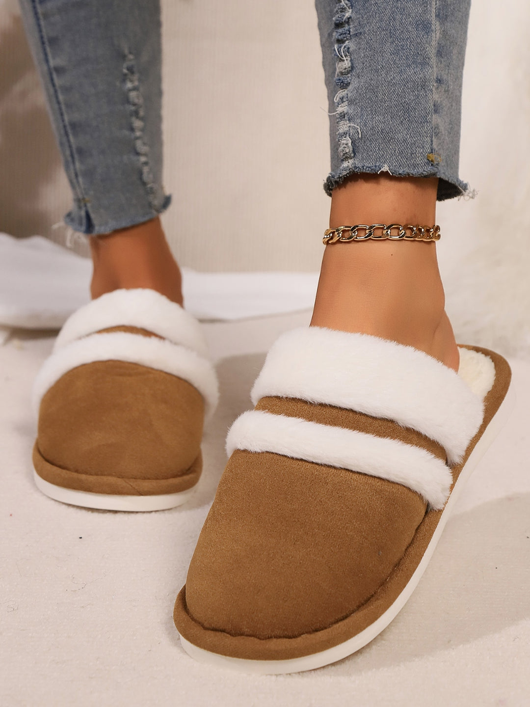 Isabelle | Women's Contrast Faux Fur Round Toe Slippers