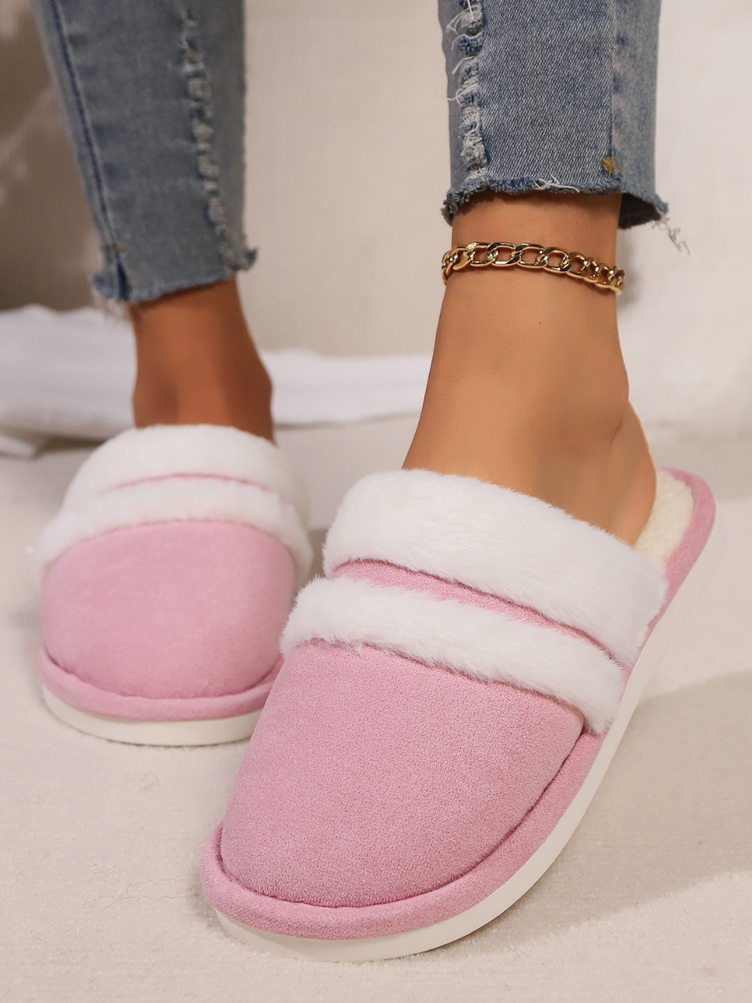 Isabelle | Women's Contrast Faux Fur Round Toe Slippers